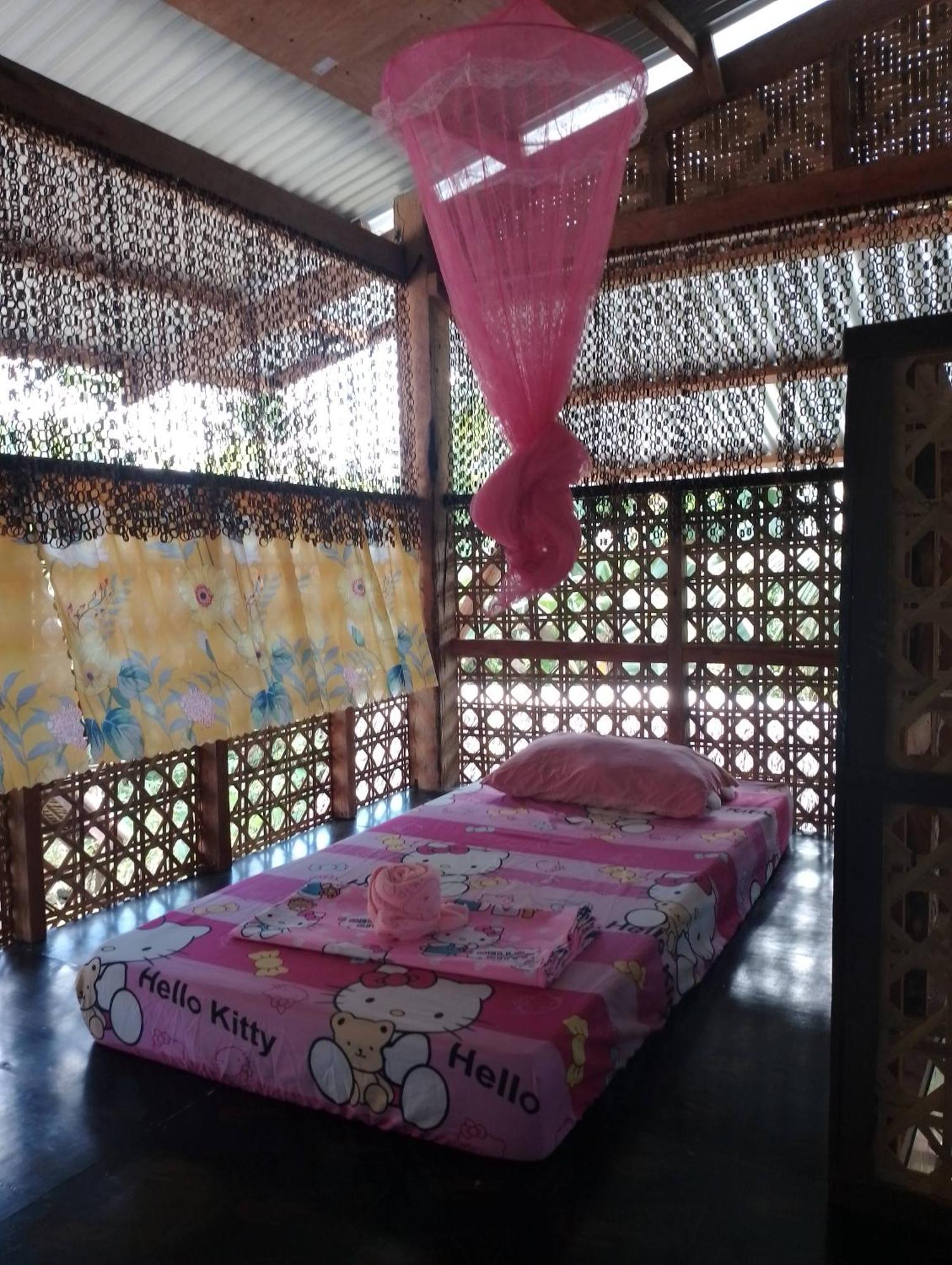 Lhoyjean Garden Hostel Batuan Pokój zdjęcie